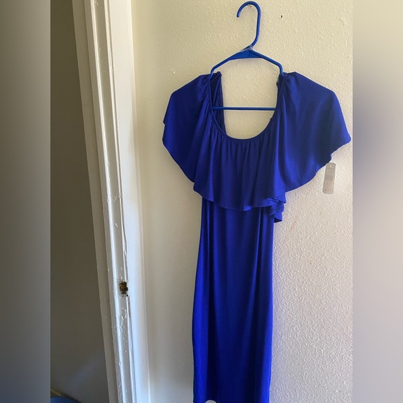 Off shoulder dresses never worn before and still with tags - Picture 2 of 3